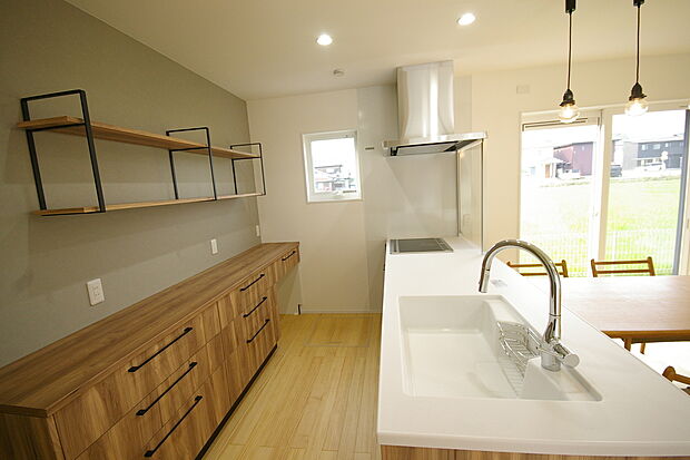 【西脇市野村町モデルハウス】お洒落なキッチンスペース（西脇市野村町モデルハウス）