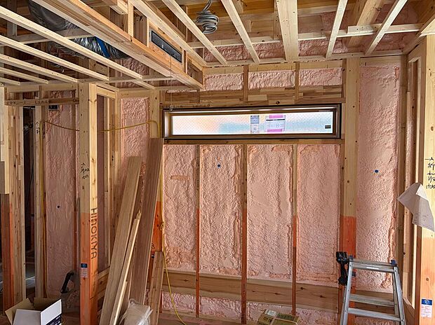 【【2号棟/現地内観】】WIC・SICなど、随所に機能的な収納を設けた住まいです。ご家族の衣類や持ち物をすっきりと収納でき、住空間を有効活用できます。※建築工事中写真