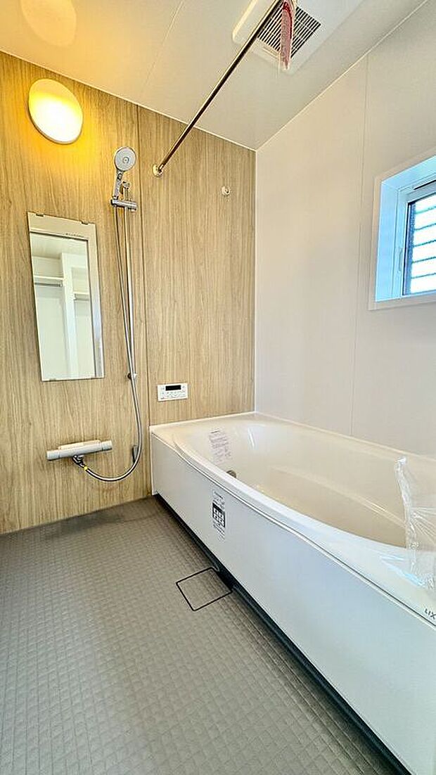 6号棟/浴室 お子様と入ってものびのびと使えて親子のコミュニケーションもとれる広々浴槽です。