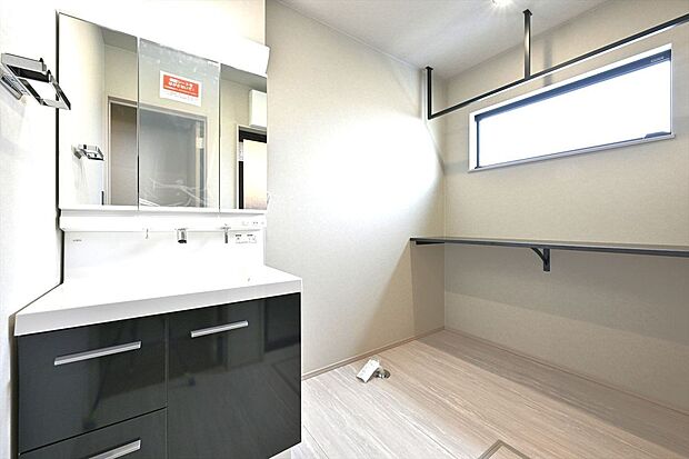 5号棟／室内干しに便利なハンギングバー付き！花粉対策にも！