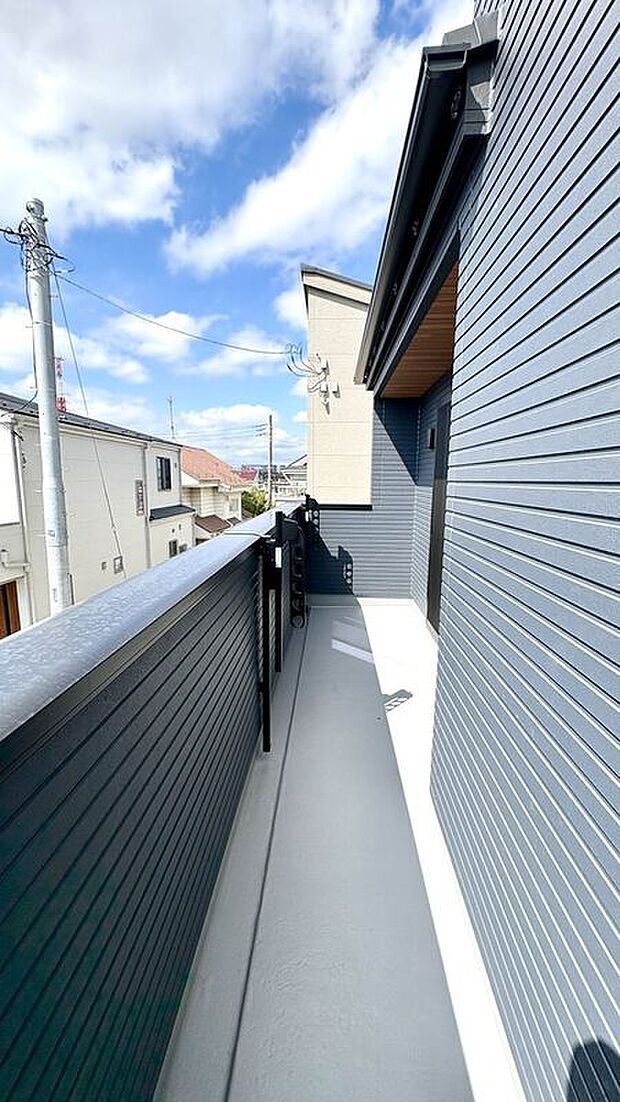 【バルコニー】6号棟/バルコニー お洗濯物もよく乾きますね。