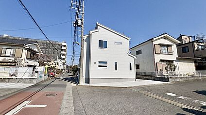 前面道路含む外観