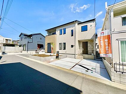 前面道路含む外観