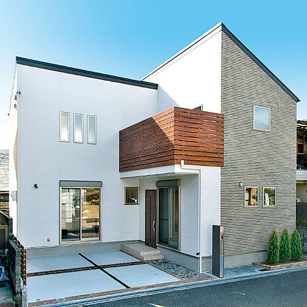 当社施工例
アクセント柄を効果的に使用した重厚感があるスタイリッシュモダンな外観デザイン。