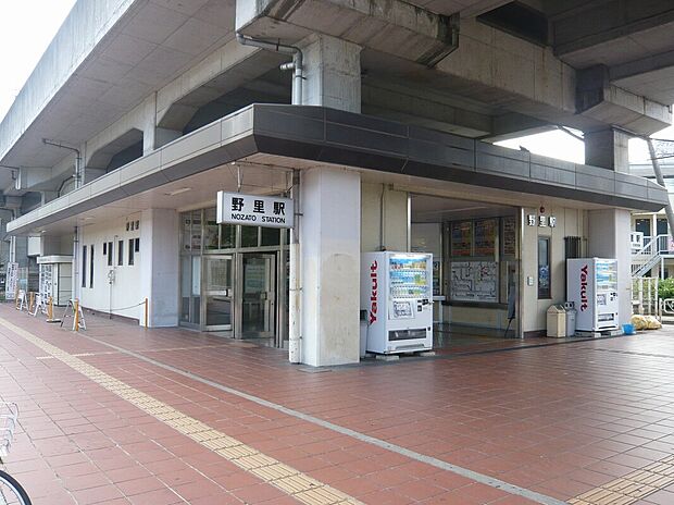 JR播但線「野里」駅(約1,500m)