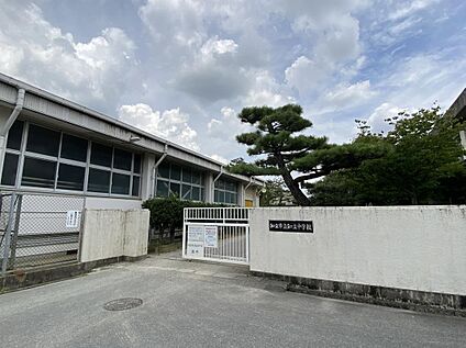 知立市立知立中学校  990m ~1,110m(徒歩約13分~14分)