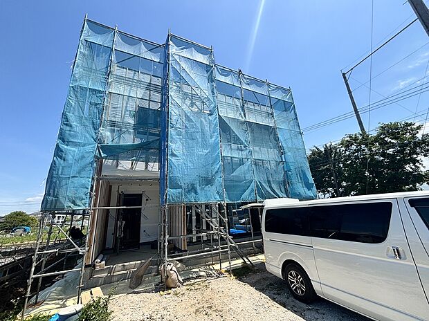 外観施工例　自由設計の場合、外壁は２色まで標準でお選びいただけます。プランの打ち合わせの合間に、約150種類の中からベストな色合いを一緒に見つけましょう。