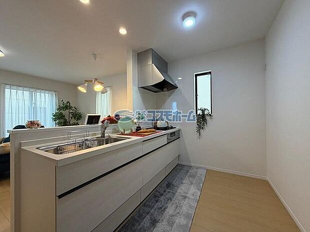 【キッチン G号棟】キッチンは広々ゆとりを確保しているので、お子様とのお料理やお菓子作りも楽しむことができます♪