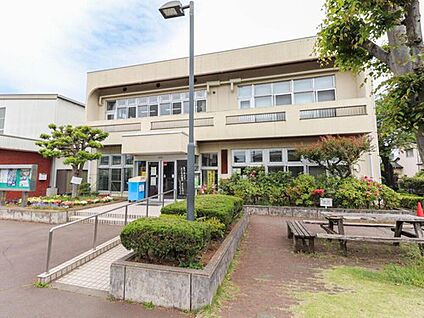 青梅市新町図書館 1047m(徒歩14分)
