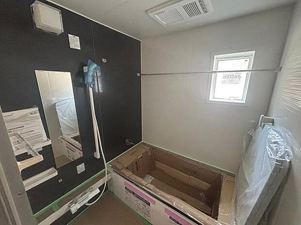 【浴室】浴室乾燥機付きで、雨の日も安心の快適バスルーム。