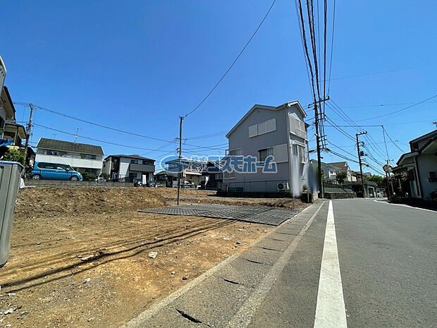 【【前面道路】】道路幅が広く確保されているため、駐車時もスムーズです♪