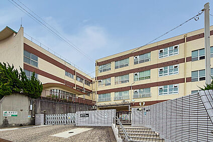 名古屋市立星ヶ丘小学校 現地から340m。(徒歩5分。)