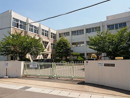 市立米野小学校 現地から760m。(徒歩10分。)