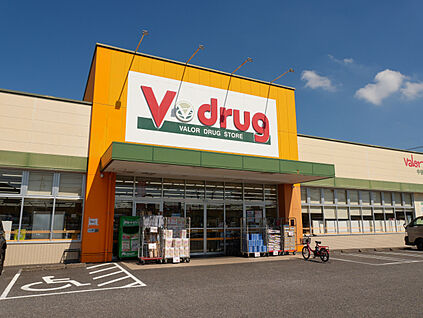 V・drug勝川店 現地から400m～410m。(徒歩5分～6分。)