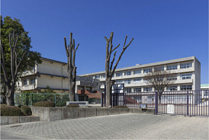 岡崎市立上地小学校 現地から1280m。(徒歩16分。)