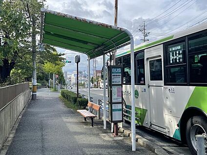 豊鉄バス「商業高校前」停留所 現地から270m。(徒歩4分。)