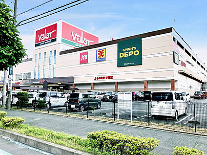 バロー豊橋店 現地から550m～570m。(徒歩7分～8分。)