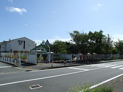 市立認定こども園真美ケ丘東幼稚園 現地から1540m～1660m。(徒歩20分～21分。)