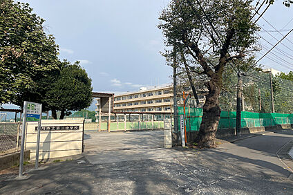 第三中学校（現地より徒歩31分） 約2440m