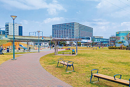 やしお駅前公園（現地より徒歩17分） 約1330m