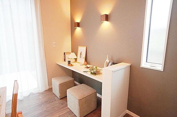 【【キッチン/施工事例】】ブラックを基調としたスタイリッシュなデザインのキッチン。対面仕様なので、調理中もご家族やゲストとの会話が弾みます。