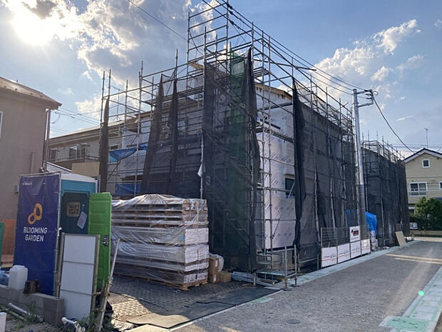 ただいま建築中！完成後はきれいでおしゃれな外観の住まいが誕生予定です☆　