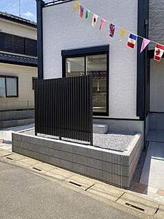 シンプルで洗練されたデザインが魅力の外観です！