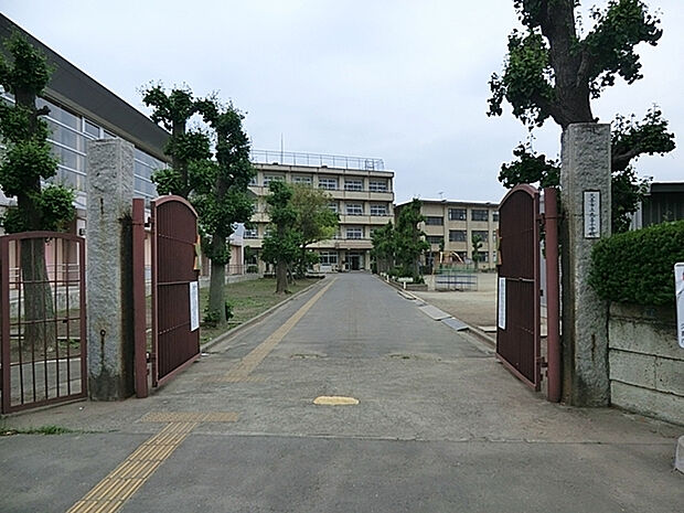 久喜小学校（約780m）