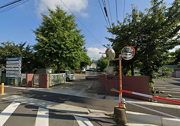 安行中学校（約700m）