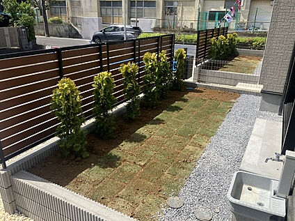 ちょっとしたお庭付きで、ガーデニングや家庭菜園も楽しめます！