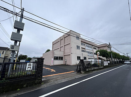上平小学校 273m