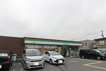 ファミリーマート川口道合西店 1240m