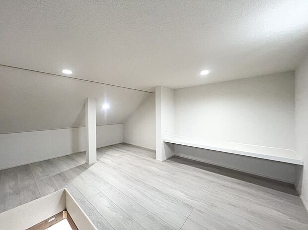 我が家の自慢は収納力!趣味のアイテムや衣替えの季節の服の保管、お子様の遊び場にも重宝する6帖の屋根裏大収納庫。アイデア次第で使い方いろいろ!