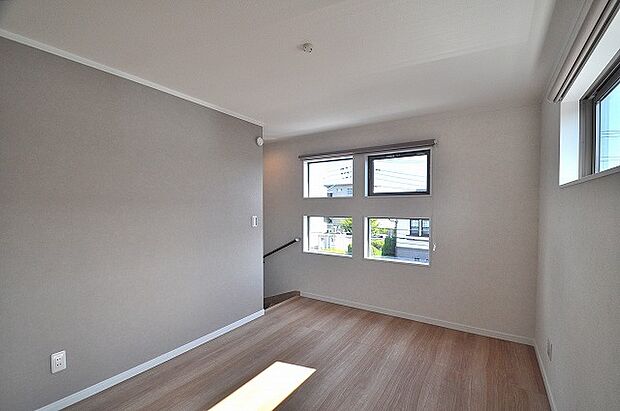 【2Fロフト】吹き抜けの高さを活かしたロフトは、収納や趣味のスペースとしても活躍。居住空間を上手に広げ、暮らしにゆとりと遊び心をプラスできる特別な空間です。