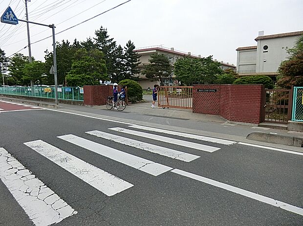 鴻巣市立鴻巣北中学校(約1,389m)