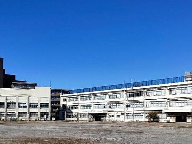 東久留米市立久留米中学校(約243m)