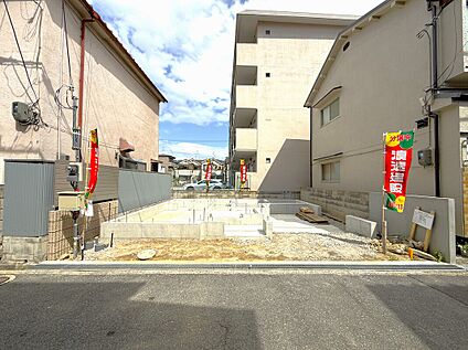 【前面道路含む現地写真】