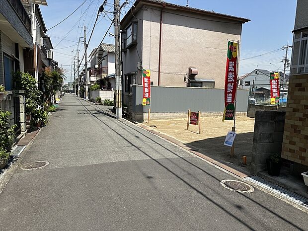 【【前面道路含む現地写真】】スーパーマルヒ山本店まで徒歩7分の立地。買い物施設が身近にあるため、移動時間も短く済みます。