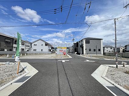 【前面道路を含む現地写真】