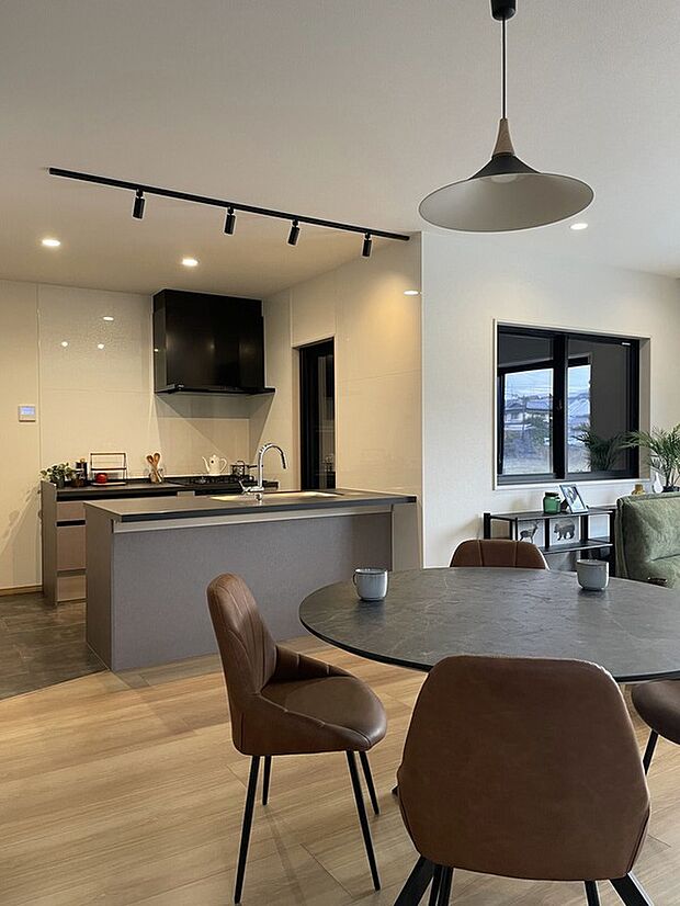 【現地モデルハウス内観】モデルハウスも好評分譲中!