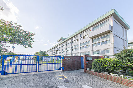久代小学校 約900m(徒歩12分)