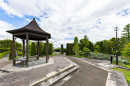 山本新池公園 約650m(徒歩９分)