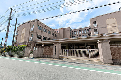 仁川小学校 約300m(徒歩4分)