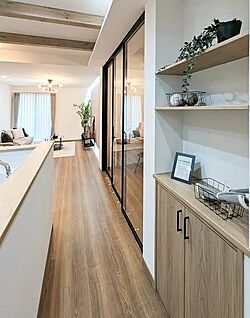 キッチンから洋室の通路