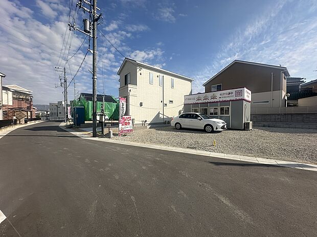 【【前面道路含む現地写真】】7号地モデルハウス公開中!ローン金利・税制の優遇もある長期優良住宅認定仕様の住まい。見学のご希望日時など、詳しくはお気軽にお問合せください。/2024年12月撮影