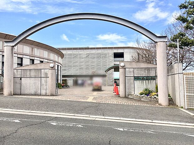 旭ヶ丘小学校(約1m)