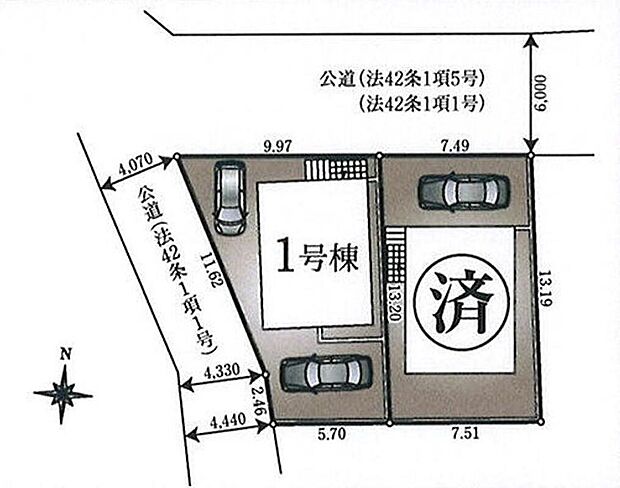 角地で開放感抜群のお住まい♪
カースペースは車種により2台分☆
小中学校まで徒歩10分圏内でお子様の通学にも安心です◎