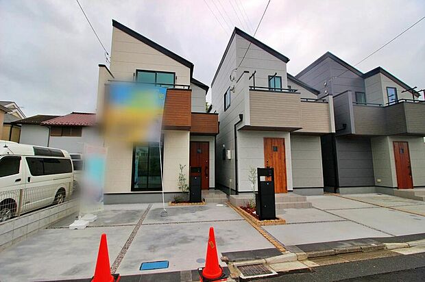 【現地外観写真】左から3号棟・2号棟
京王線「府中」駅徒歩13分♪今から見たい!大歓迎です。お気軽にホームトレードセンターまでお問い合わせください!