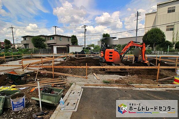 【現地外観写真】
ひとたび扉を開けばそこに待っているのは上質な空間とマイホームでの新生活をイメージさせる優雅なひととき。「この家なら…」ではなく「ここに住みたい♪」と思う感動をお届けいたします。