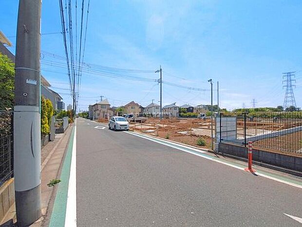 【【前面道路含む現地写真】A号棟】周辺にはお買い物施設が充実!
当日のご見学予約も承ります。同じものは2つとない「夢のマイホーム」との出会いが待っているかもしれません。